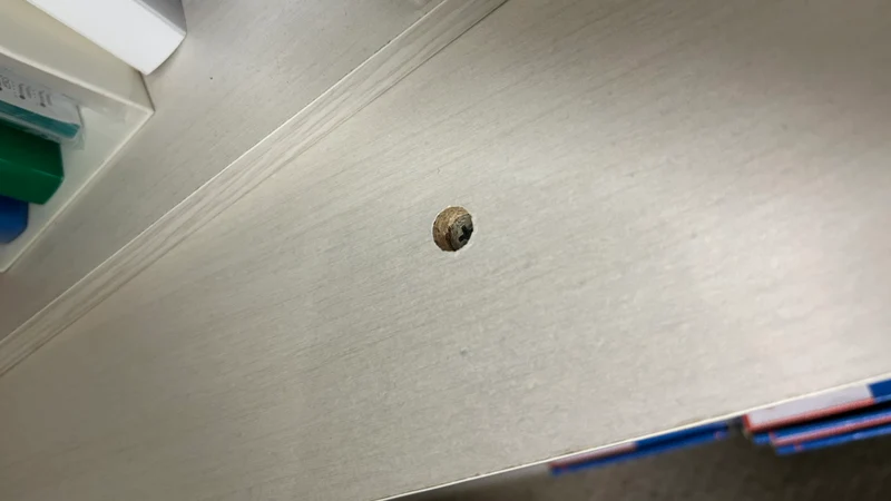 耐震ジェルマットによる家具の変色痕